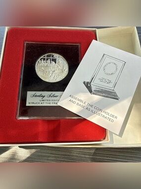 1976 Franklin Mint Sterling Silver Proof THE TOYMAKER'S SHOP Holiday Medal